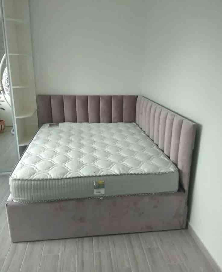 Cama esquina tapizada con colchón