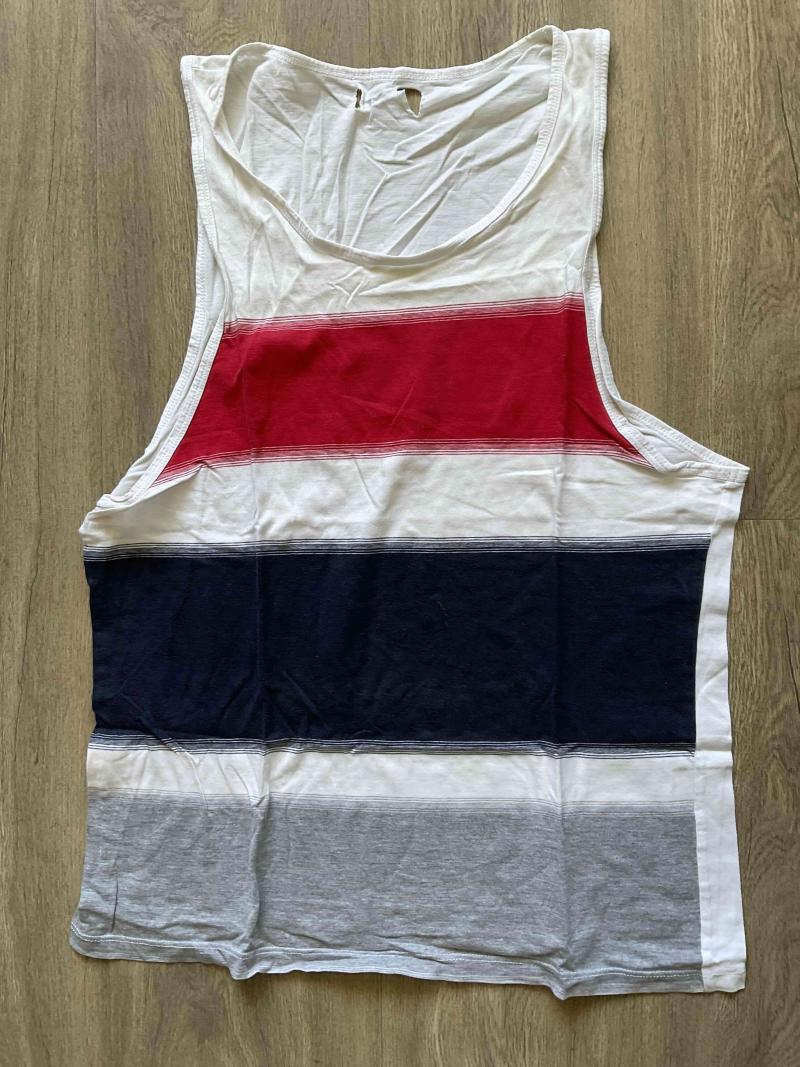 Polera sin mangas rayada