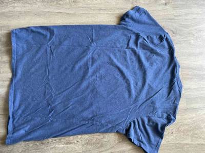 Polera azul cuello en V - miniatura 2