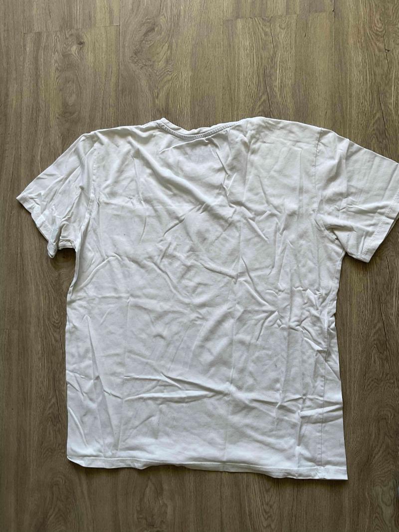 Polera blanca con bolsillo estampado - 2