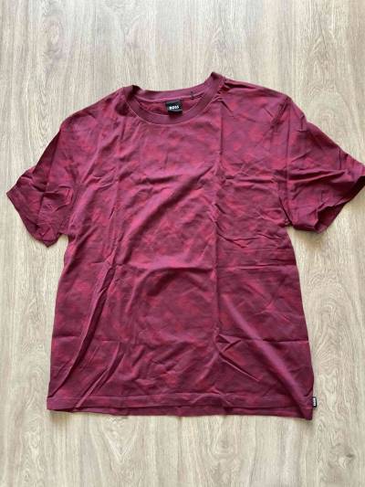 Polera Hugo Boss roja con diseño - miniatura 1