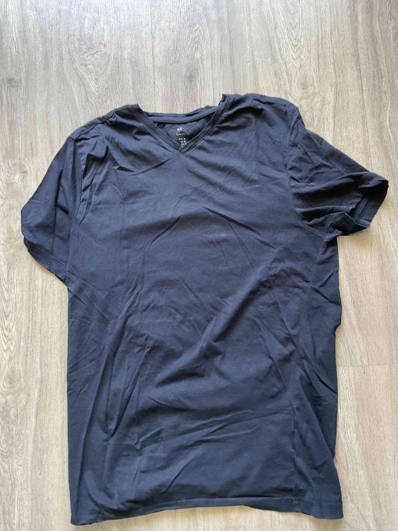 Polera negra básica