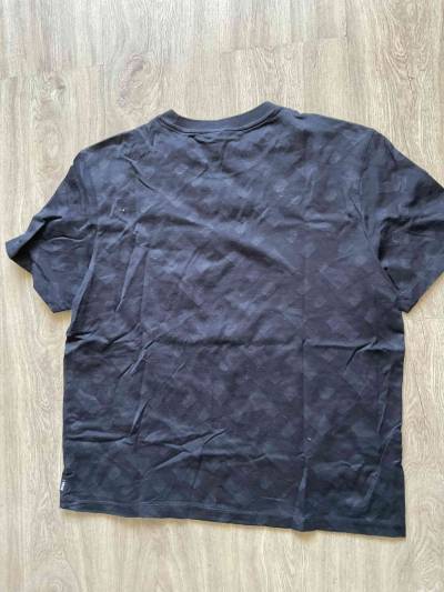 Polera Hugo Boss negra con diseño - miniatura 2