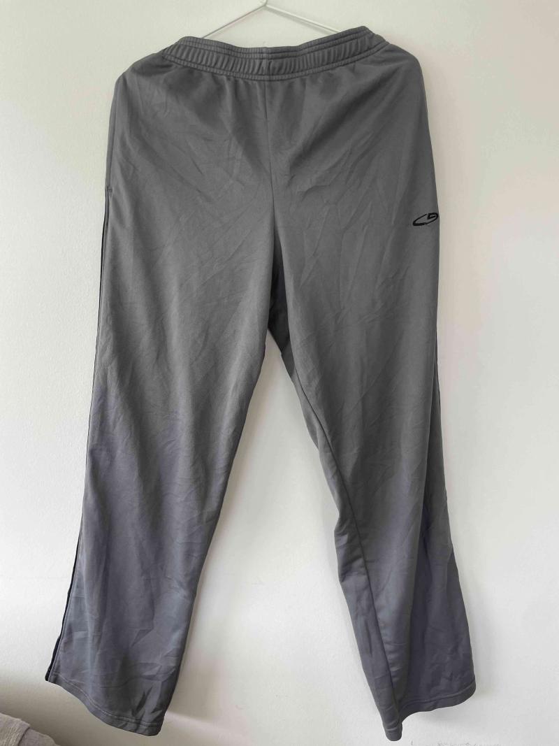 Pantalones deportivos grises