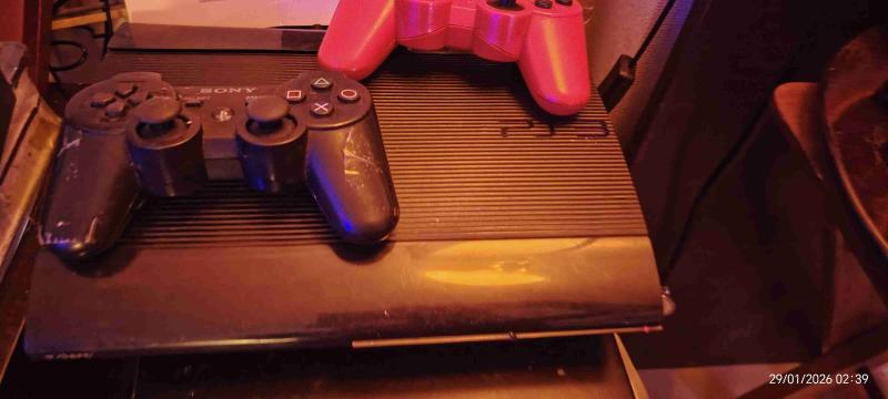 Consola PS3 excelente estado con dos controles