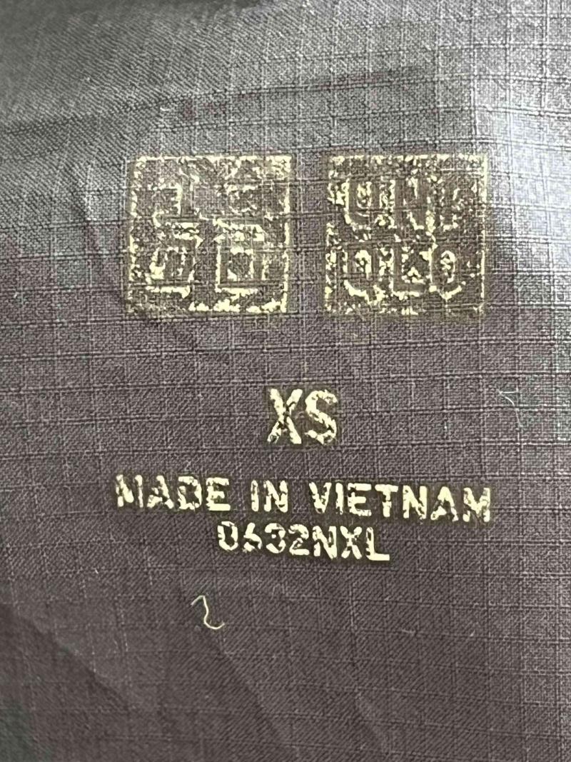 Chaqueta rompe viento azul uniqlo - 3