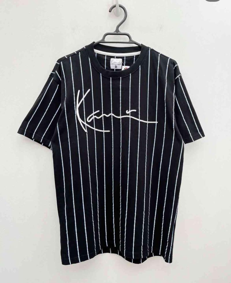 Polera negra de rayas Karl Kani
