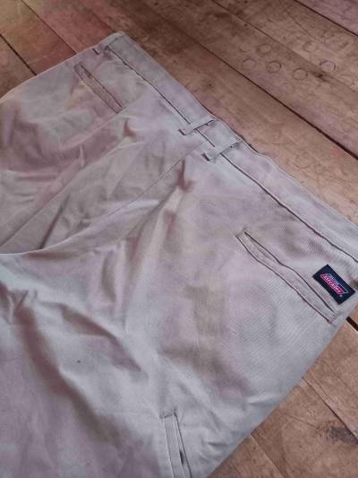 Pantalón beige estilo casual - miniatura 1