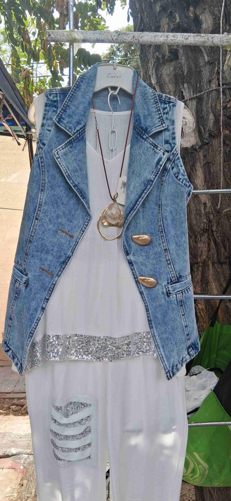 Conjunto vestido y chaleco de mezclilla
