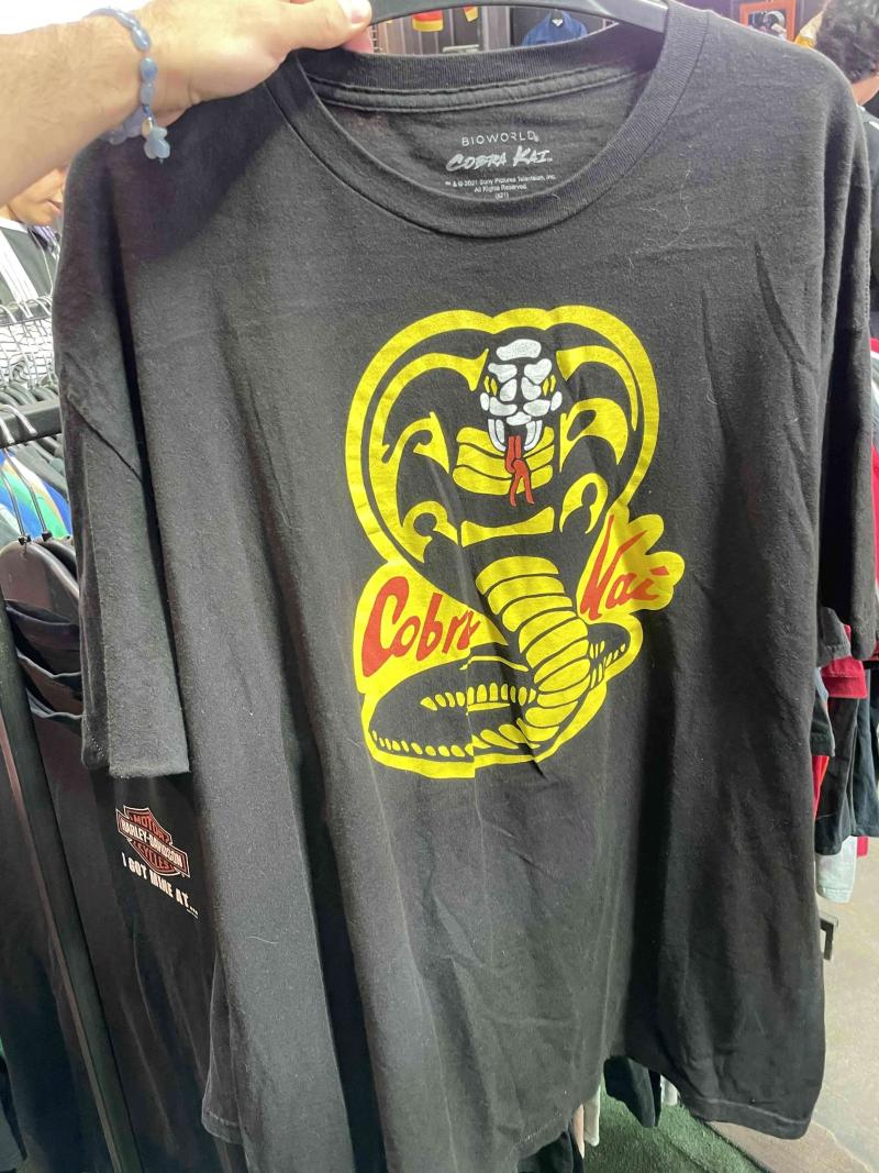 Polera negra Cobra Kai
