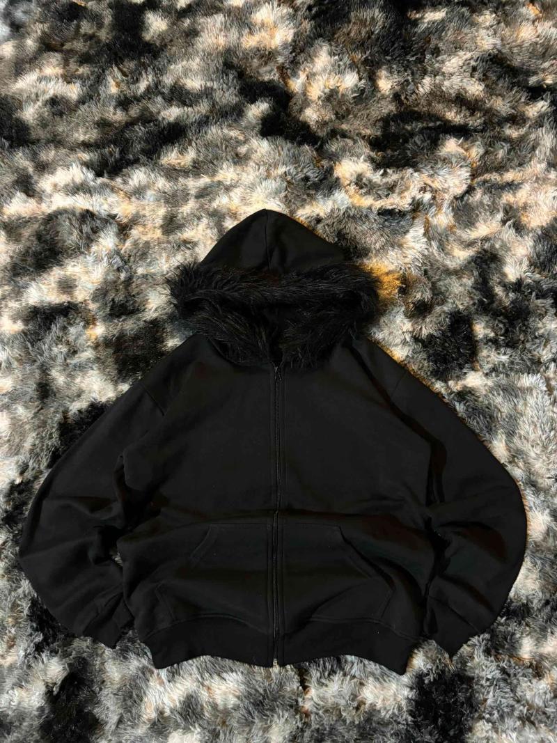 Polerón negro con fur