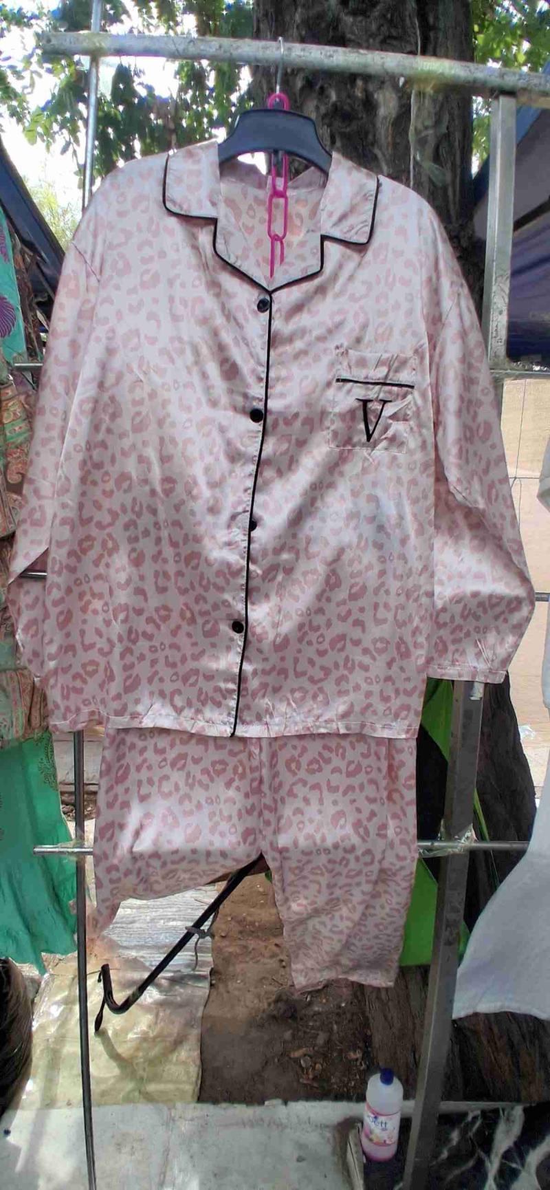 Pijama satin leopardo rosado