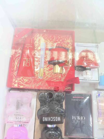 Set de perfumes CH y Moschino - miniatura 1
