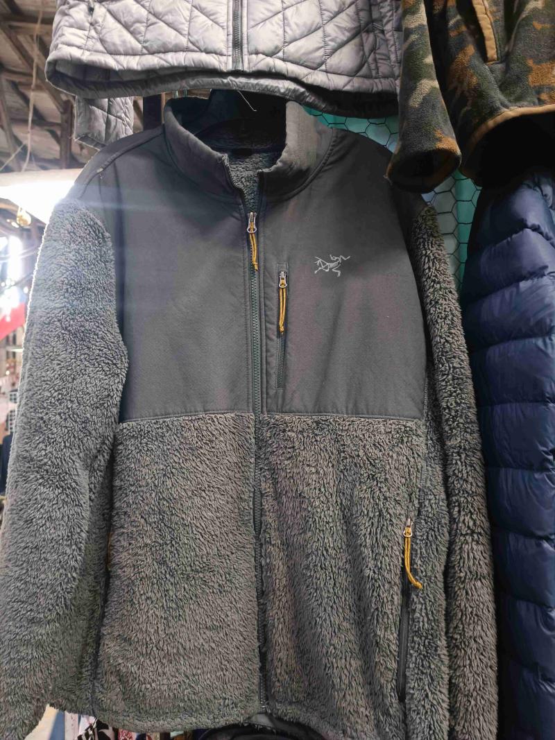 Chaqueta polar gris
