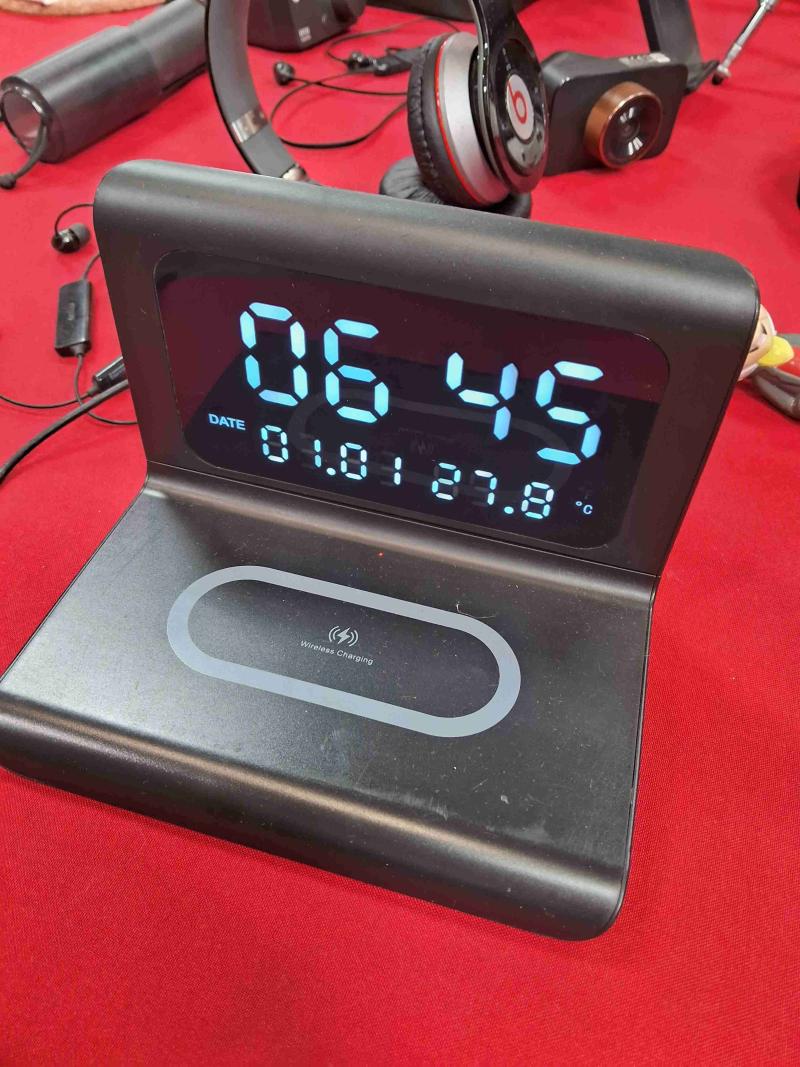 Reloj despertador con carga inalámbrica