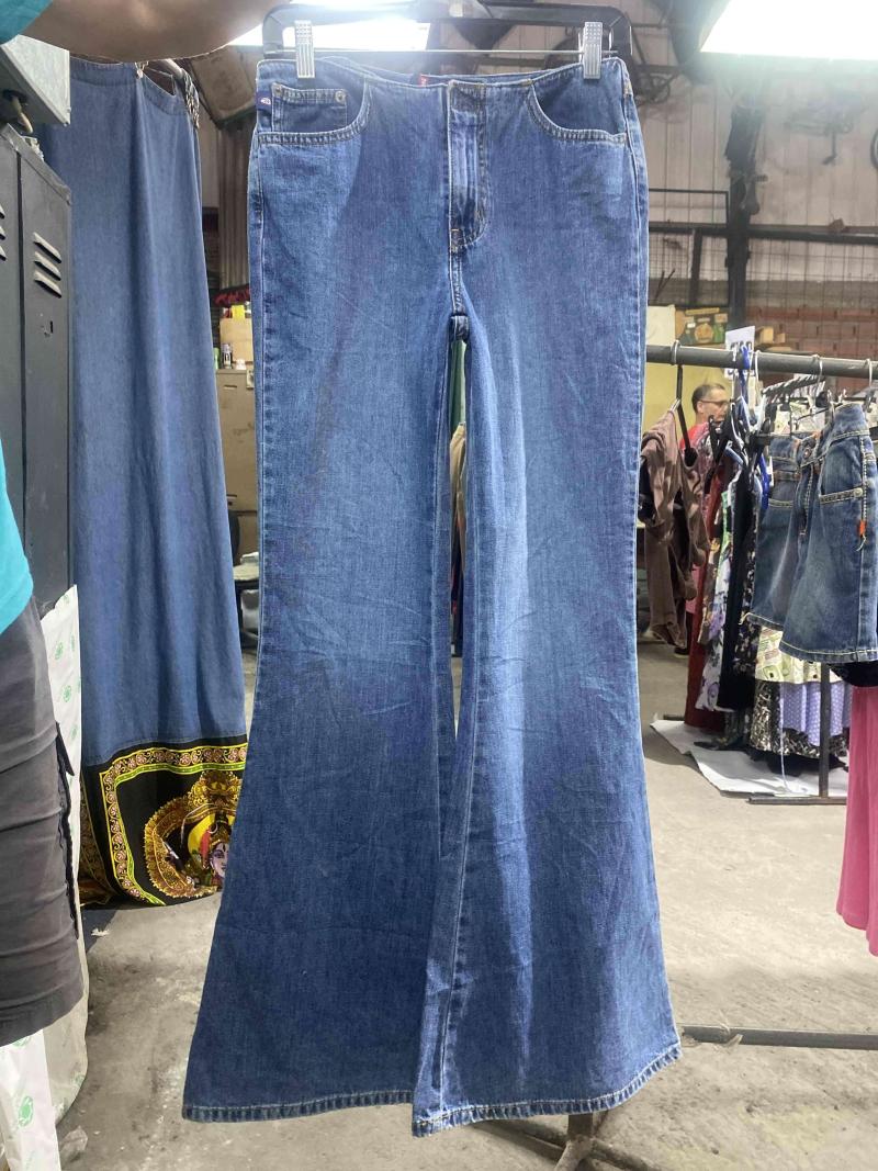Jeans acampanados azules