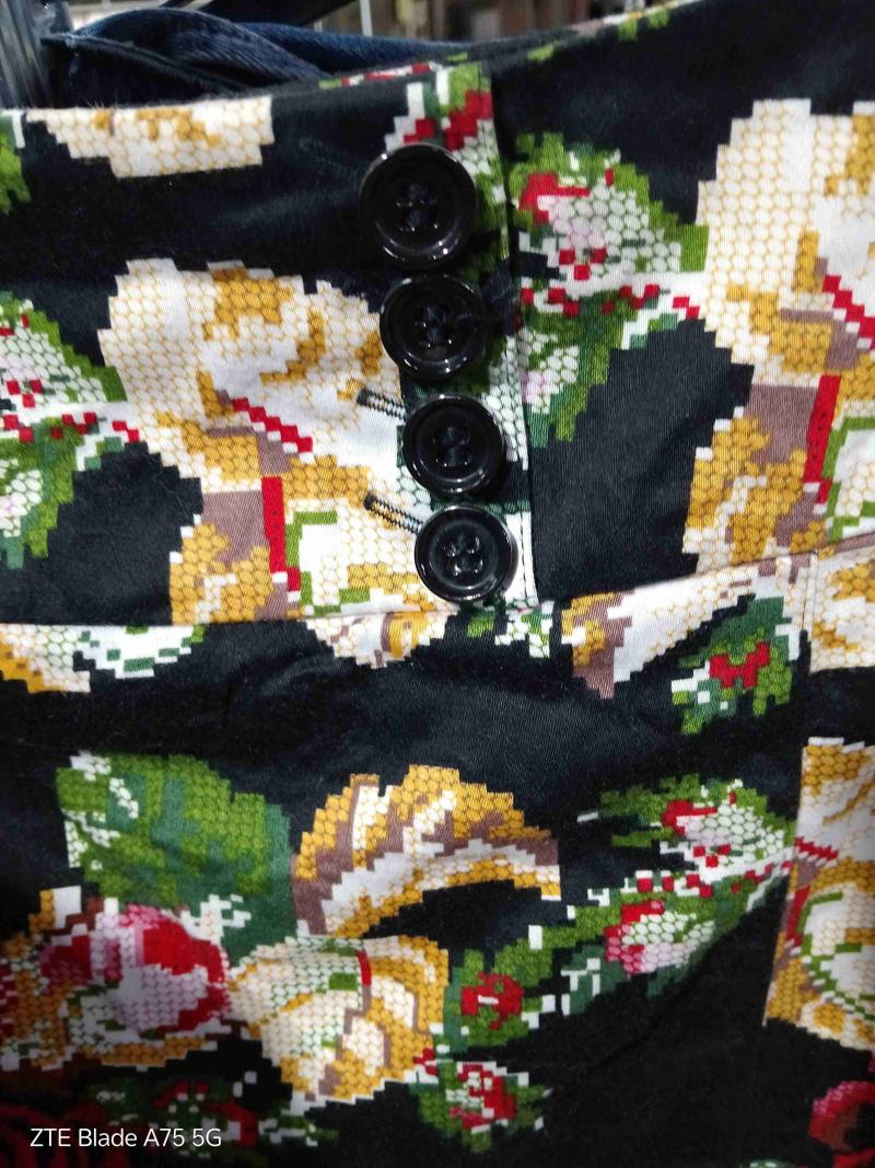 Falda negra con estampado floral talla 38 - 4