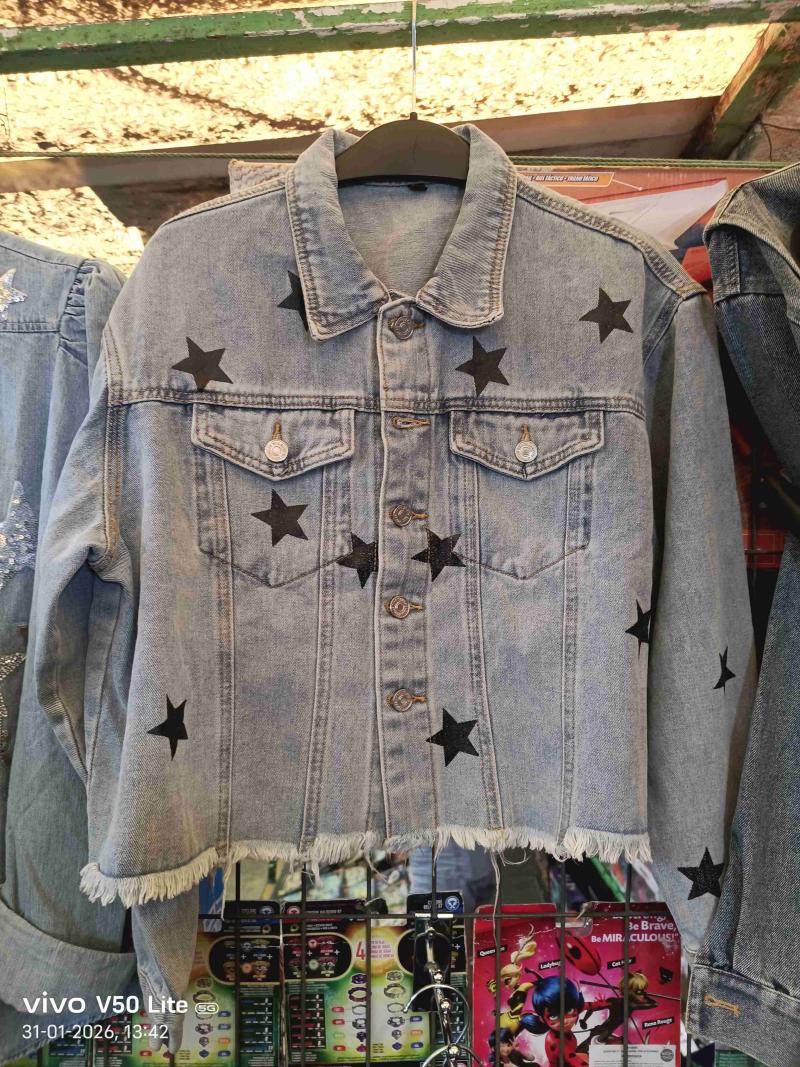 Chaqueta mezclilla con estrellas