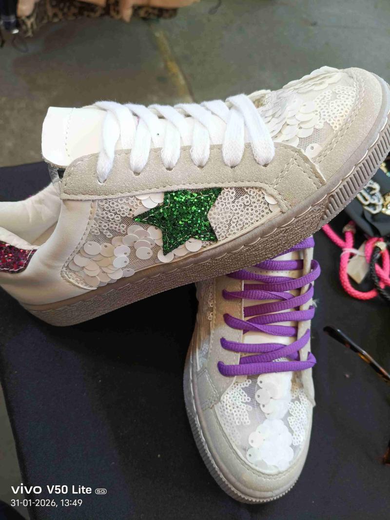 Zapatillas blancas con lentejuelas - 2