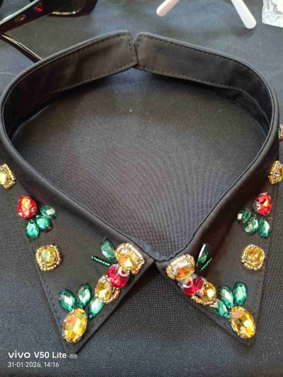 Cuello desmontable con pedrería - miniatura 1