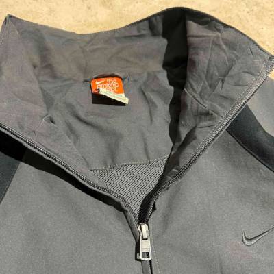 Cortaviento Nike vintag - miniatura 3