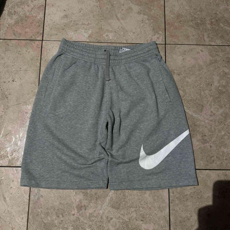 Shorts deportivos grises Nike