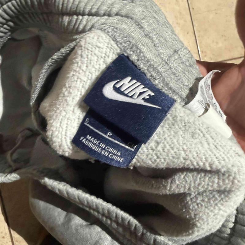Shorts deportivos grises Nike - 3