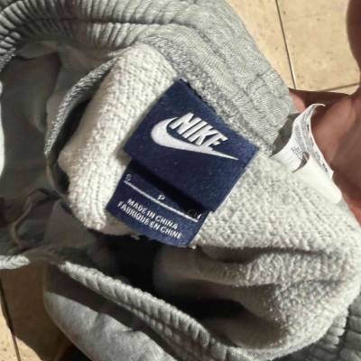 Shorts deportivos grises Nike - miniatura 3