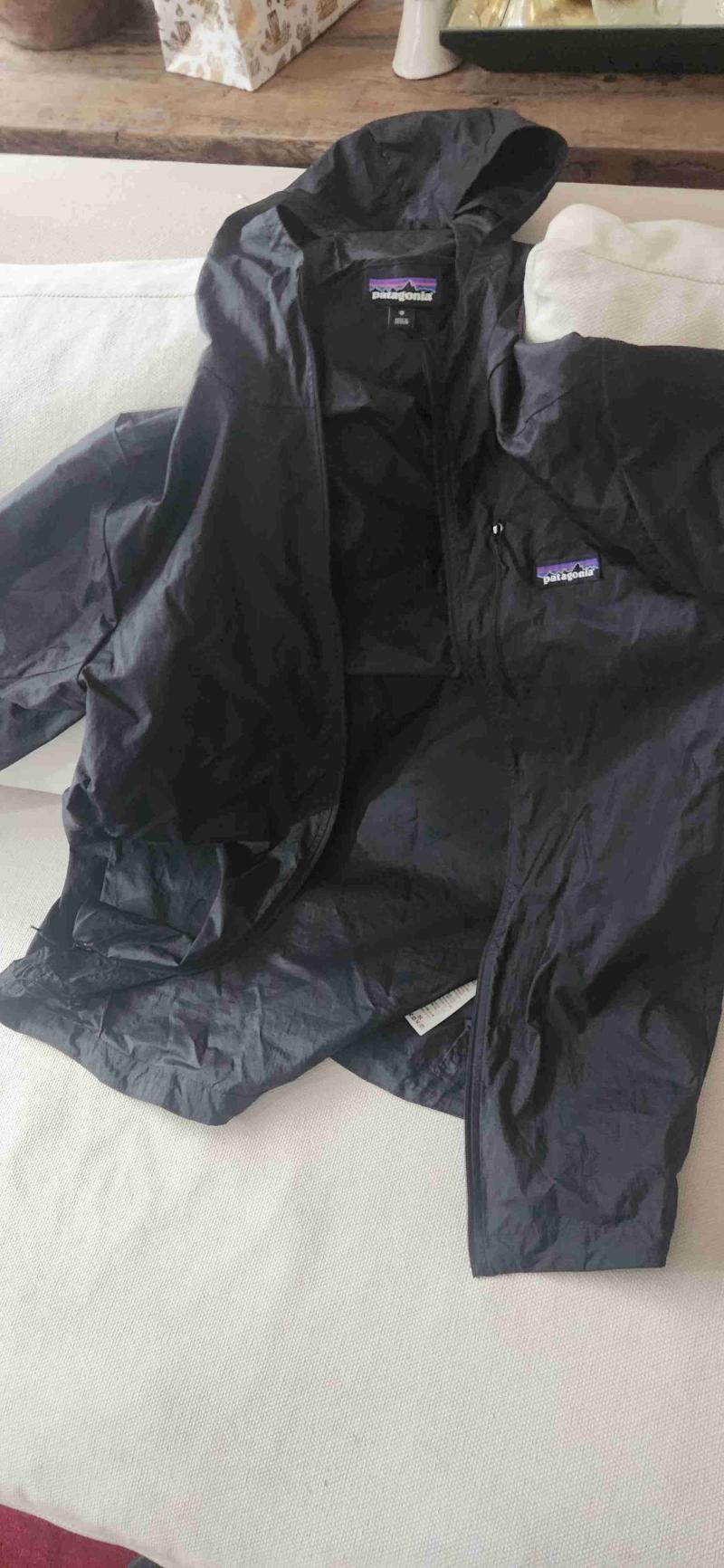 Chaqueta negra cortaviento patagonia