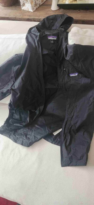 Chaqueta negra cortaviento patagonia - miniatura 1