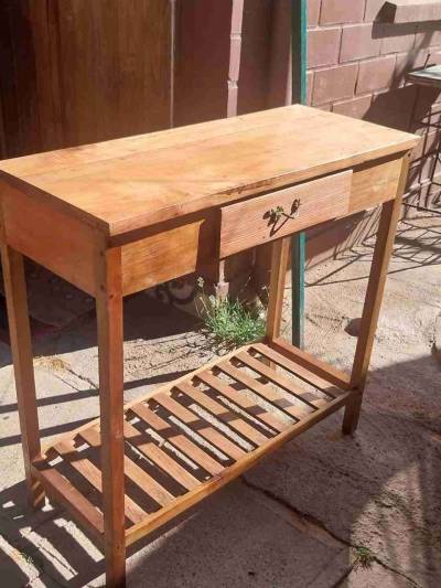 Mesa de madera con caballo decorativo - miniatura 2