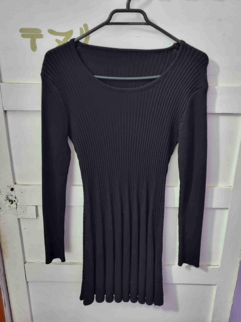 Vestido negro de punto ajustado