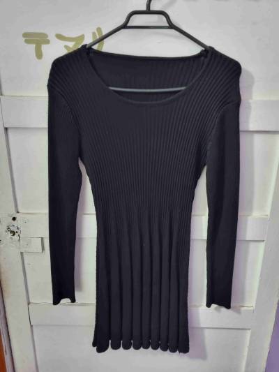 Vestido negro de punto ajustado - miniatura 1