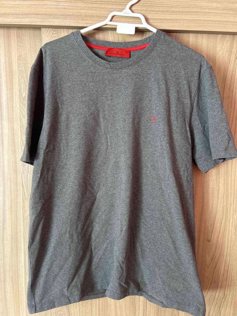 Polera gris talla M Carolina Herrera