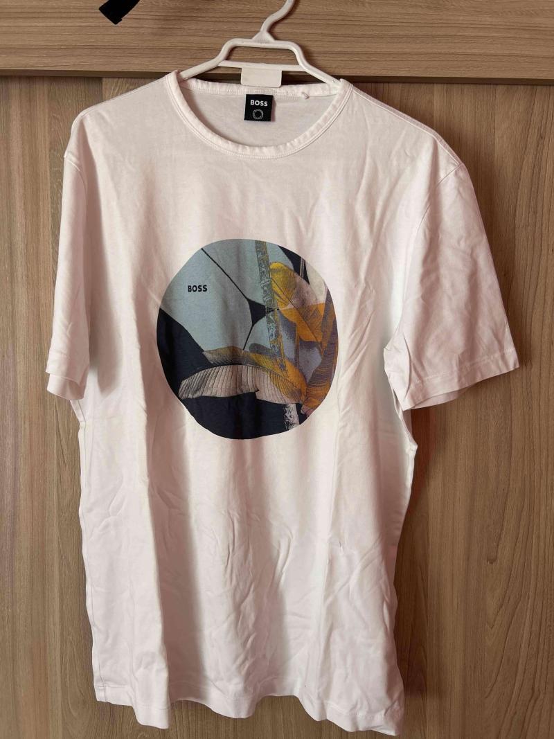 Polera blanca con BOSS talla XL