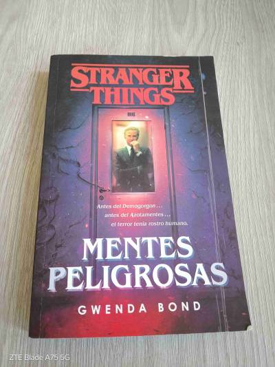 Libro Stranger Things Mentes Peligrosas - miniatura 1