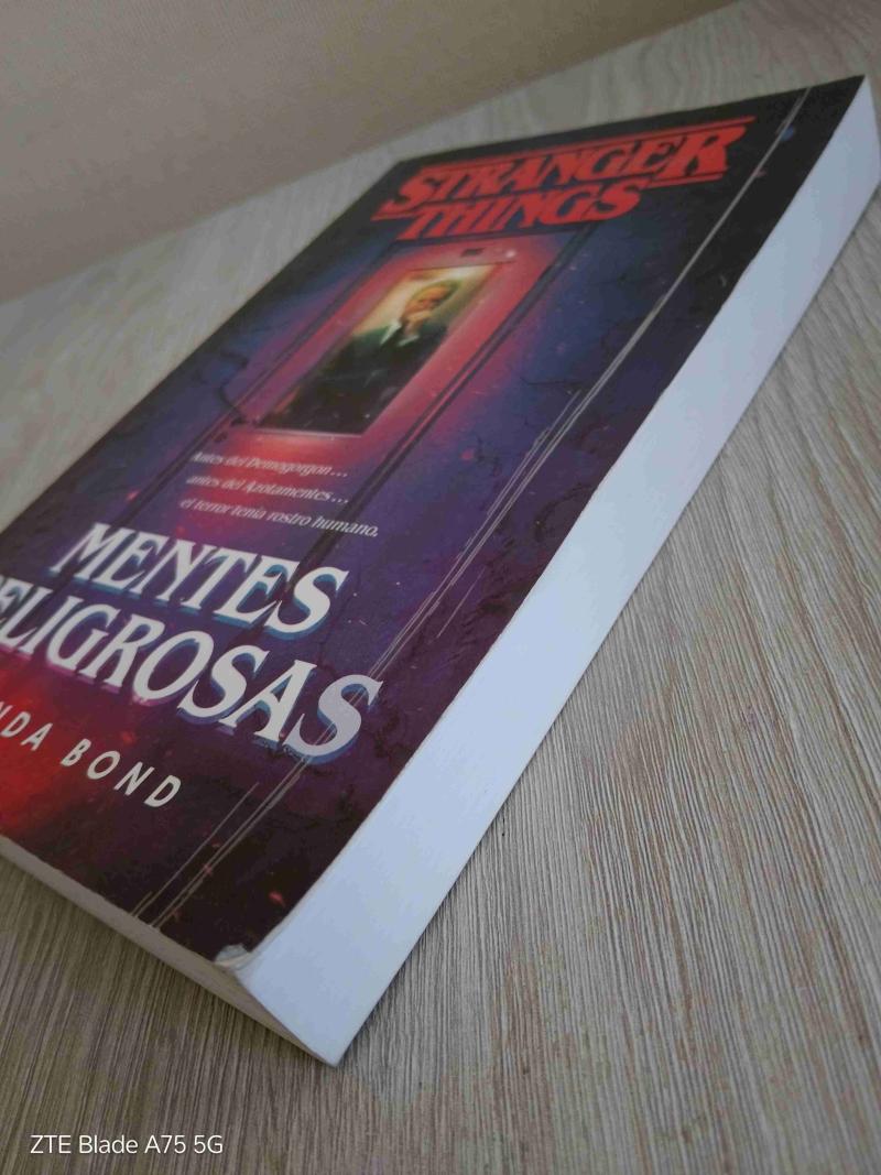 Libro Stranger Things Mentes Peligrosas - 3