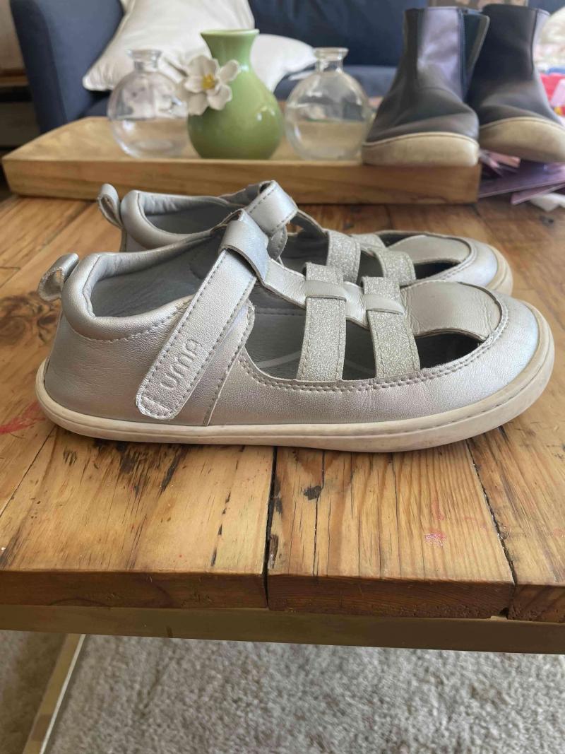 Sandalias plateadas para niña - 3