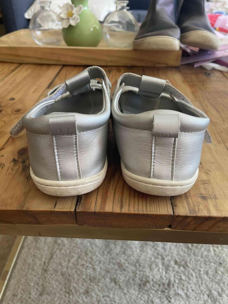 Sandalias plateadas para niña - 4