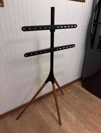 Soporte de TV con patas de metal - miniatura 3