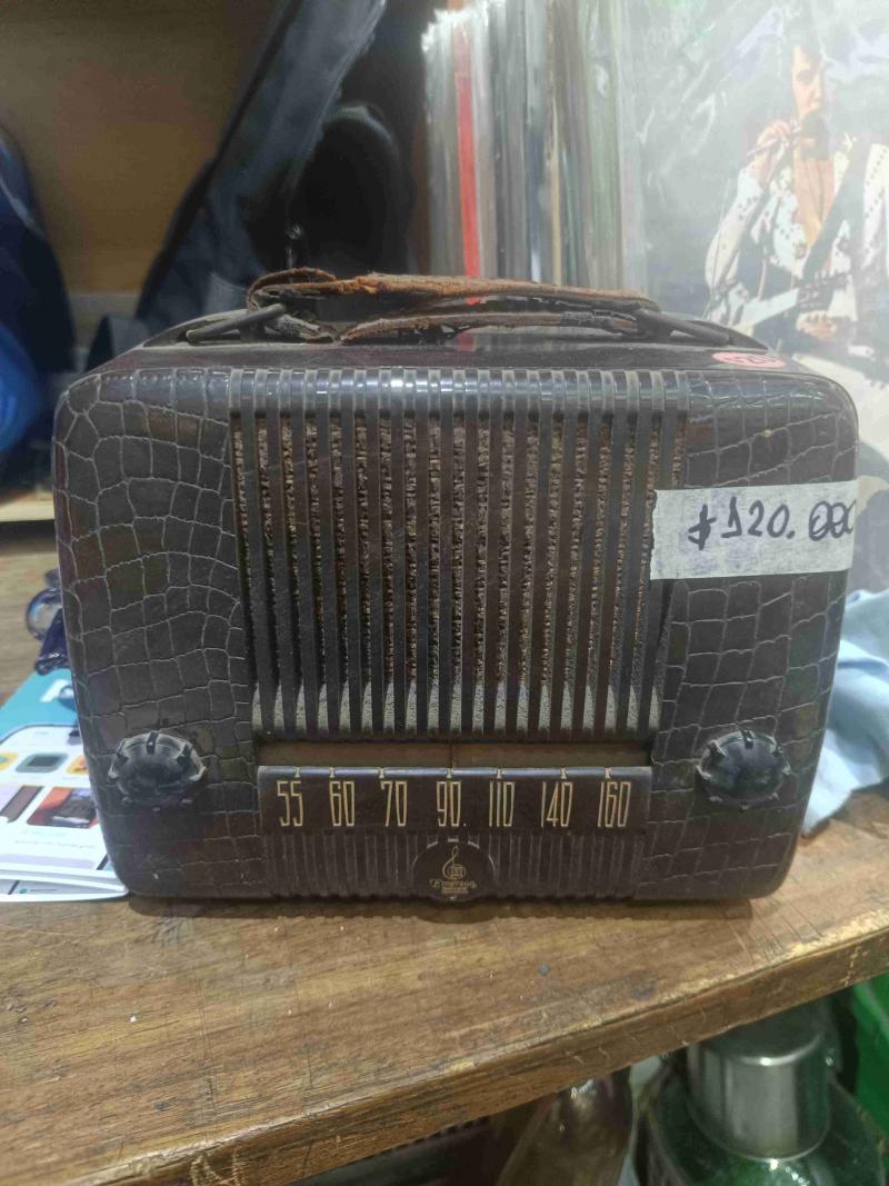 Radio vintage marrón