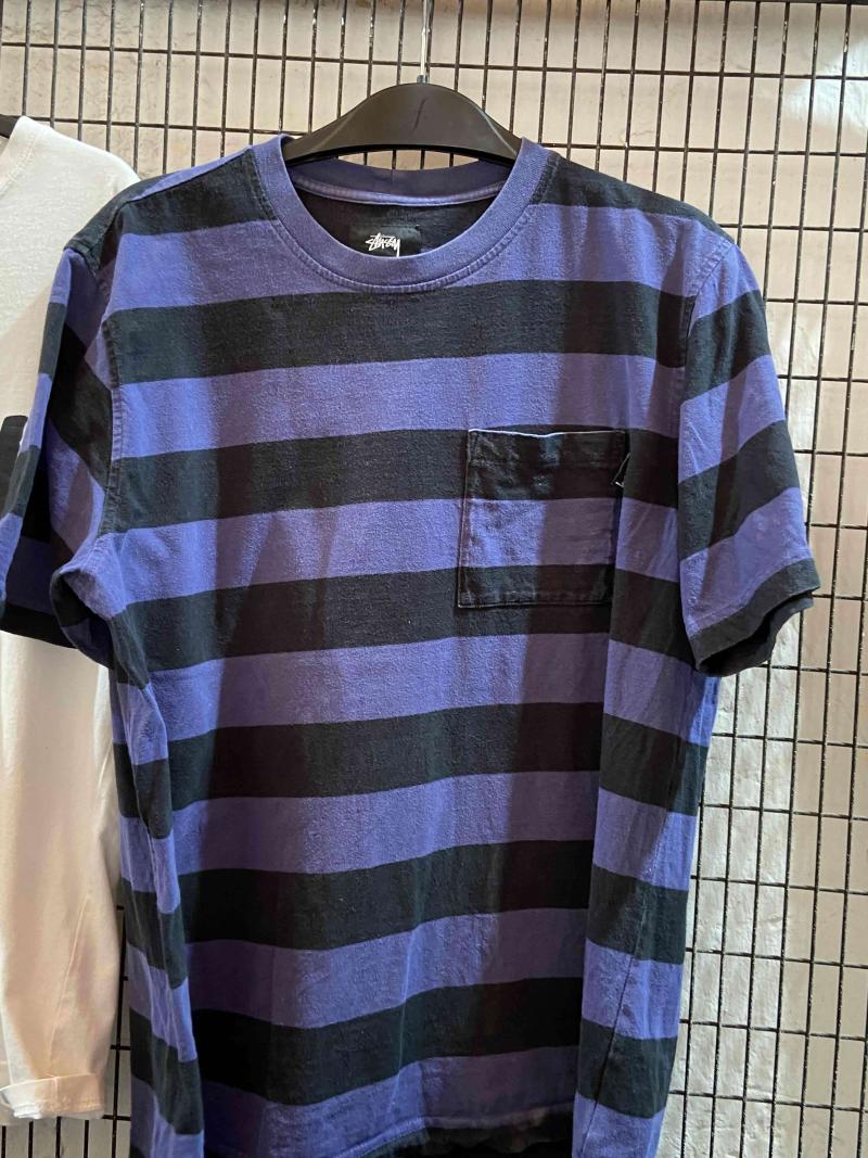 Polera rayada morada y negra STUSSY