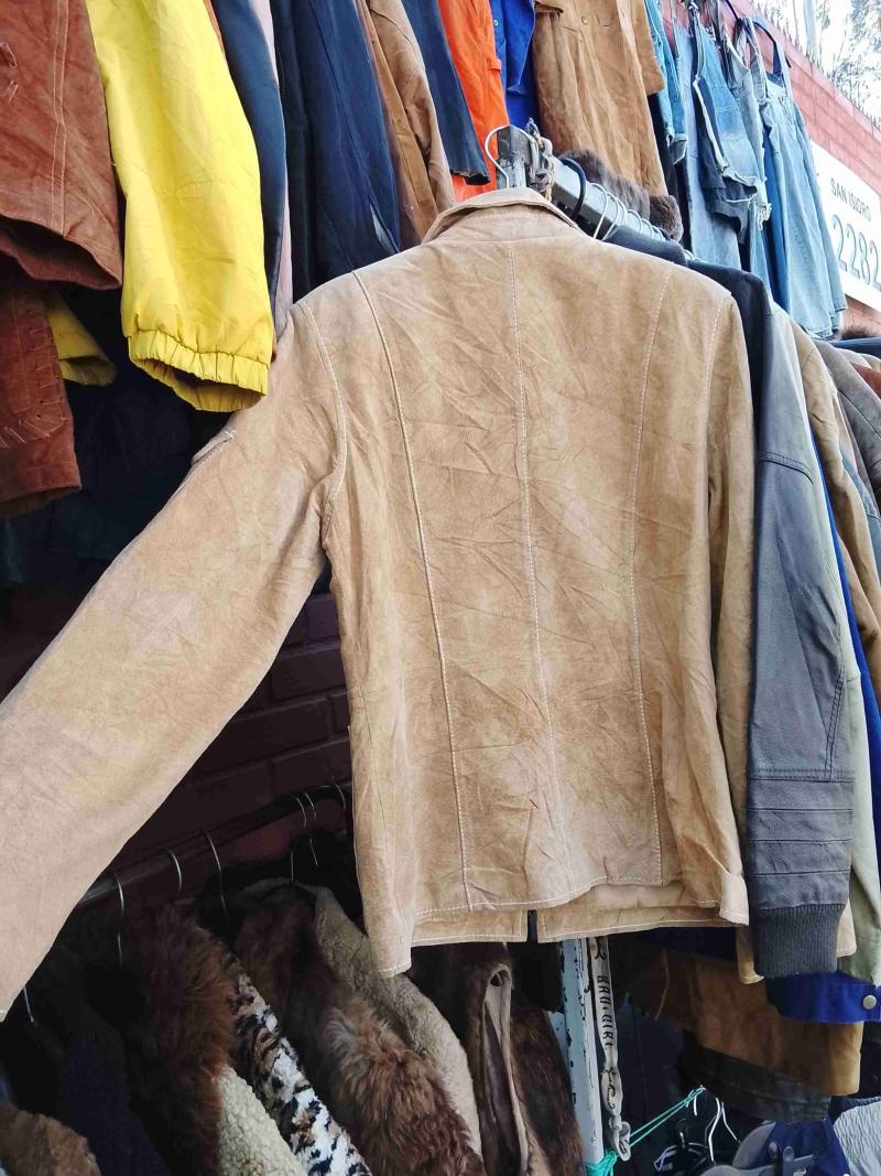 Chaqueta beige con cierre gamuza - 2