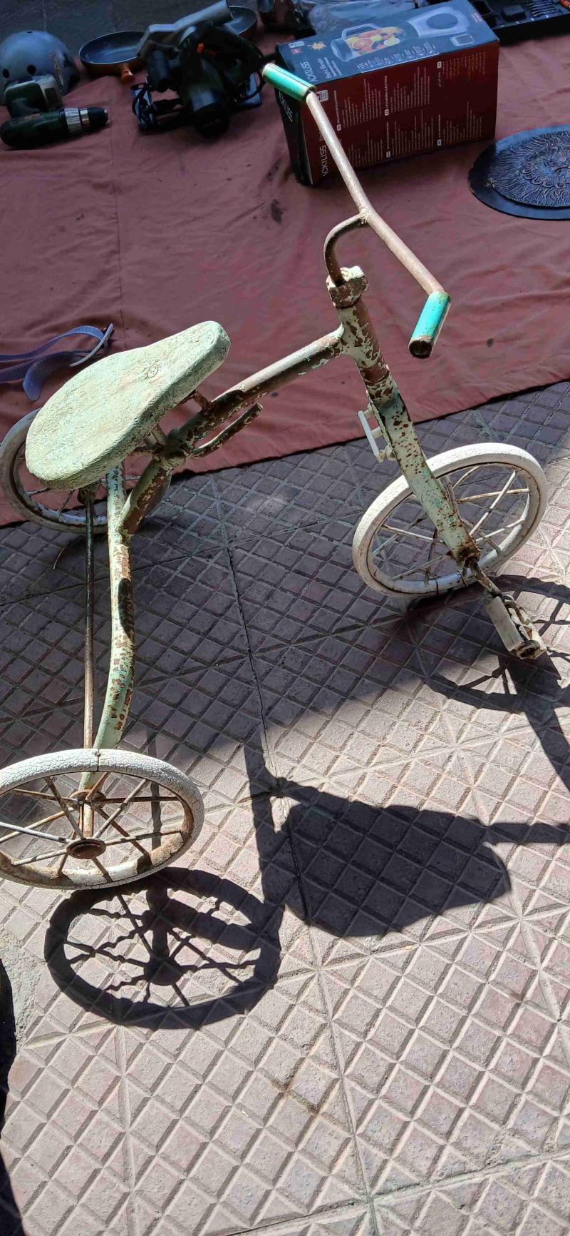 Triciclo infantil antiguo