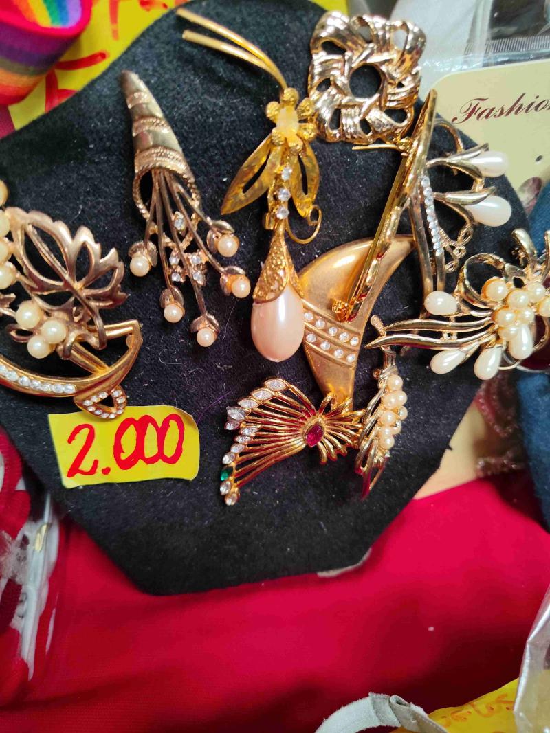 Broches vintage dorados