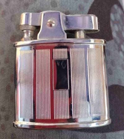 Encendedor vintage en metal cromado - miniatura 1