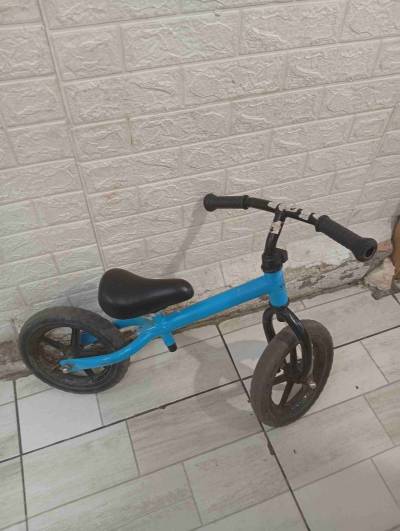 Bicicleta de equilibrio infantil azul - miniatura 1