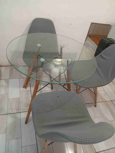 Juego de comedor vidrio y sillas grises - miniatura 2