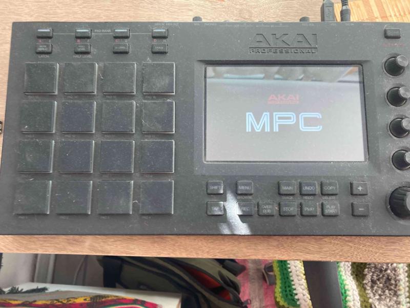Controlador AKAI MPC touch