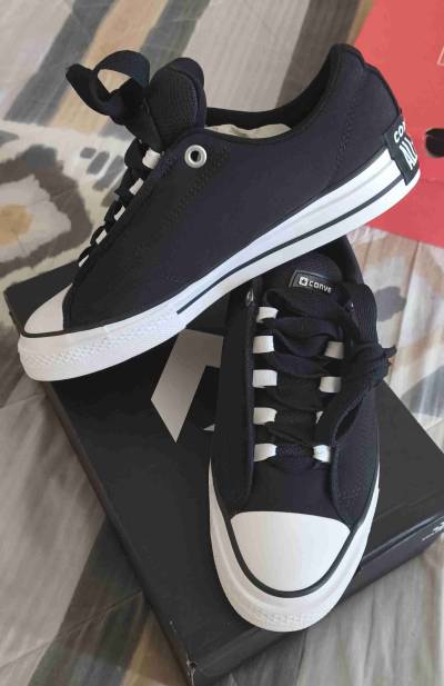 Zapatillas negras Converse nuevas - miniatura 1